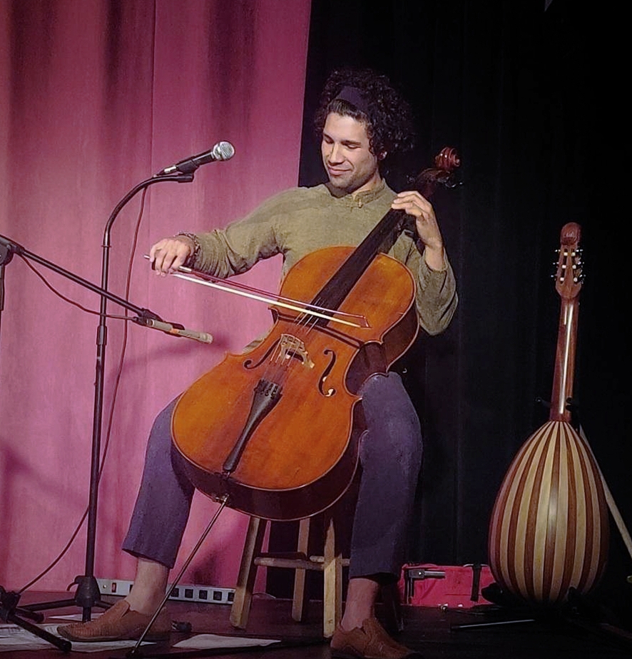 An image of Emilio Alvarez performing.